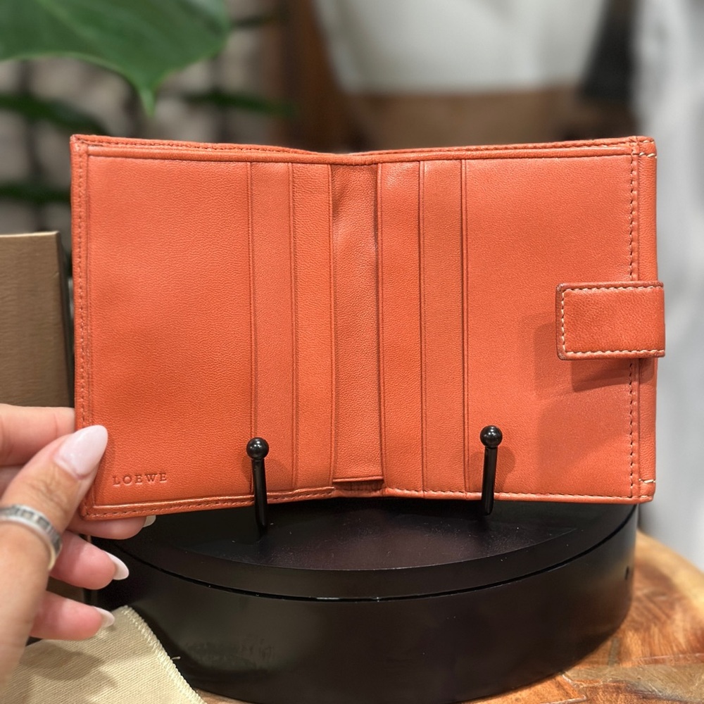 Loewe Coral Anagram Leather Compact Wallet w/ Box & Dust Bag - Picture 4 of 10
